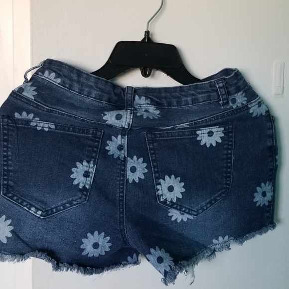 Daisy shorts - Picture 3 of 4